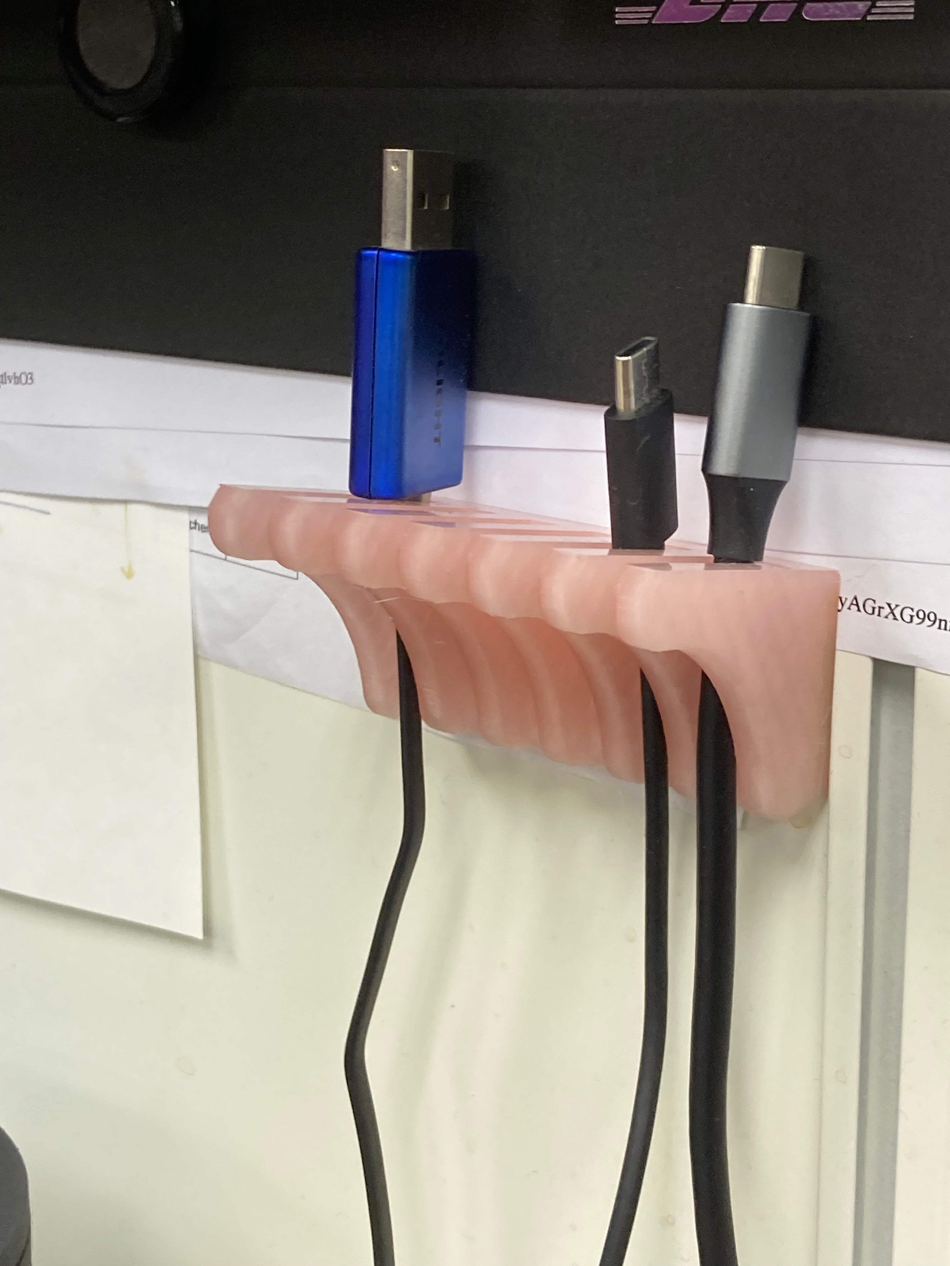 USB-kabelhouder met magneetgat