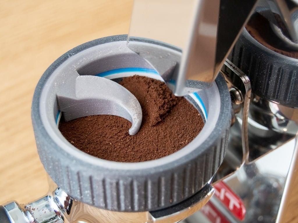 Espresso GrindDozer: Koffieverdeler en Doseertrechter