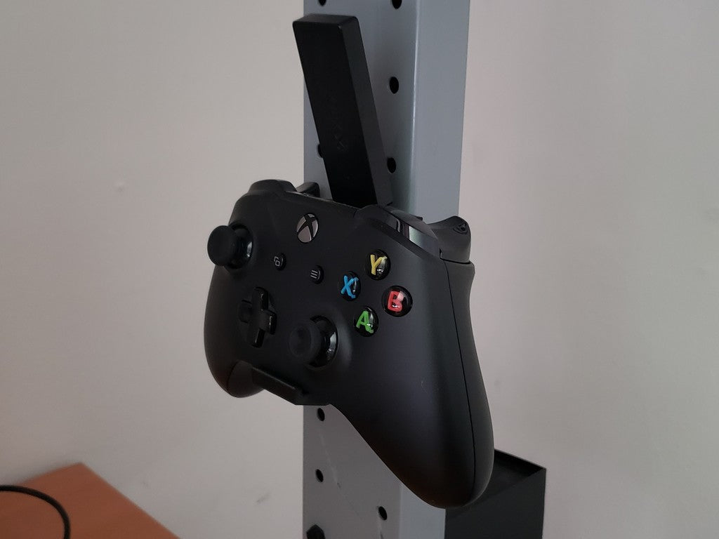 Xbox One wandmontage met schroefgaten en USB-slot voor ontvanger