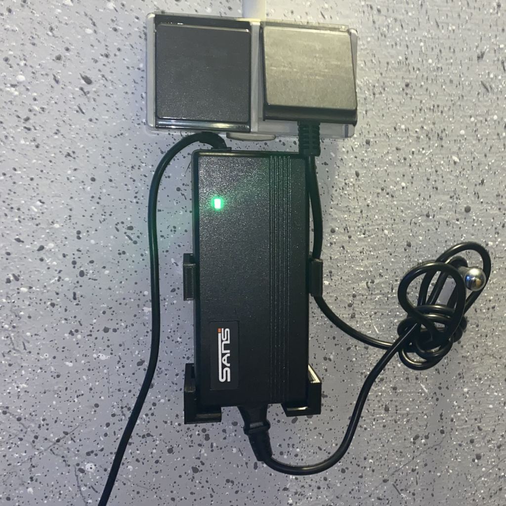 Wandmontage voor NCM E-bike Batterijlader (Type DC483DE 48V 3A)