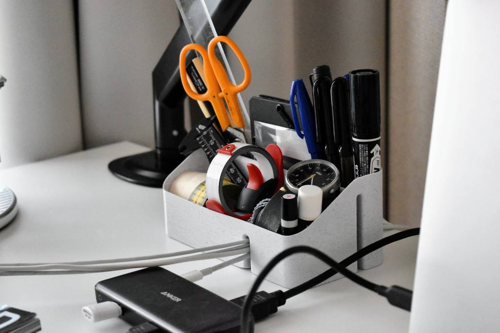 Bureau-organizer met kabelhouder