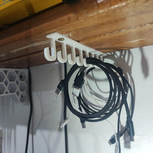 Praktische kabelhouder voor montage onder de plank