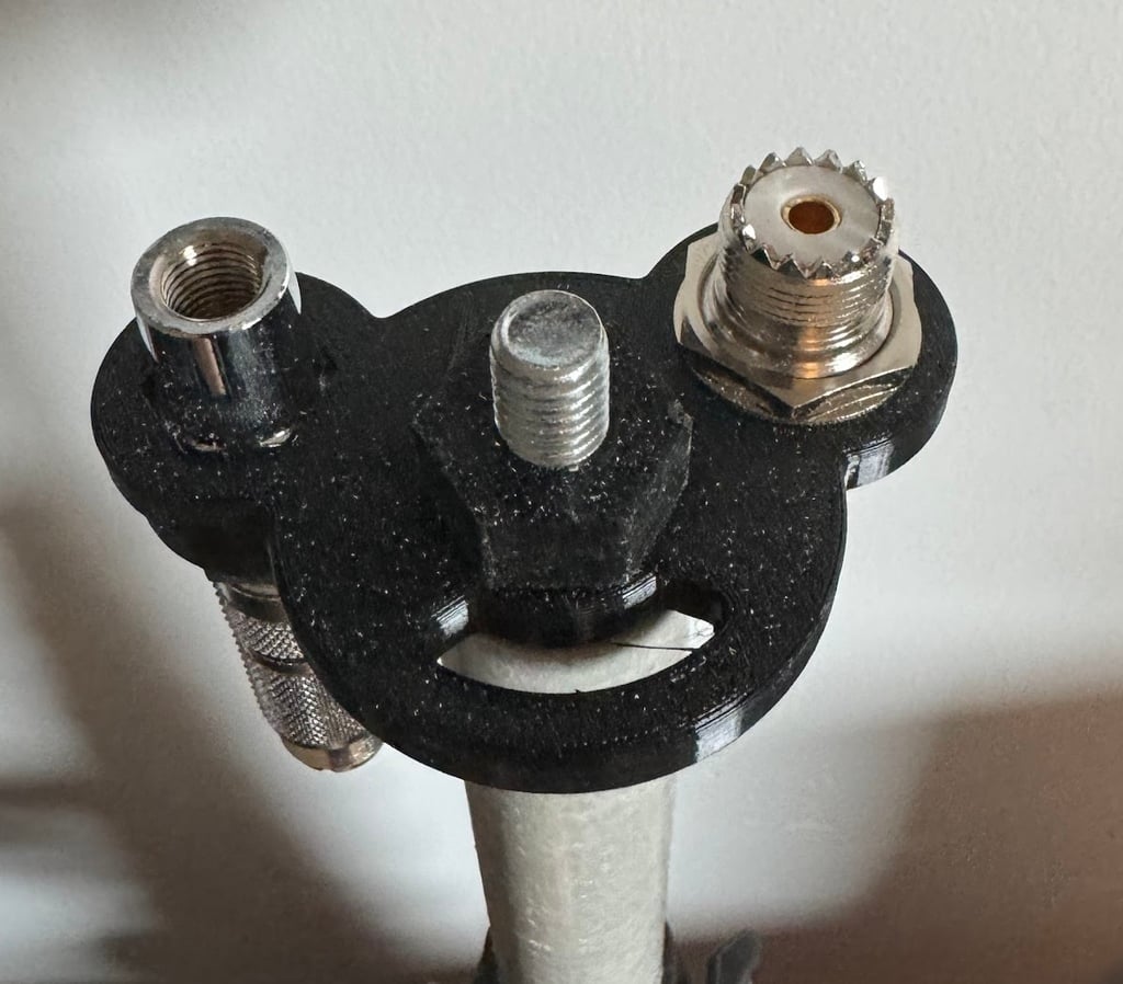 Mast Monkey – Meervoudige antennehouder voor glasvezel masten
