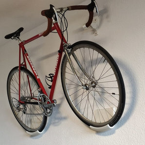 Elegante wandmontage voor racefietsen
