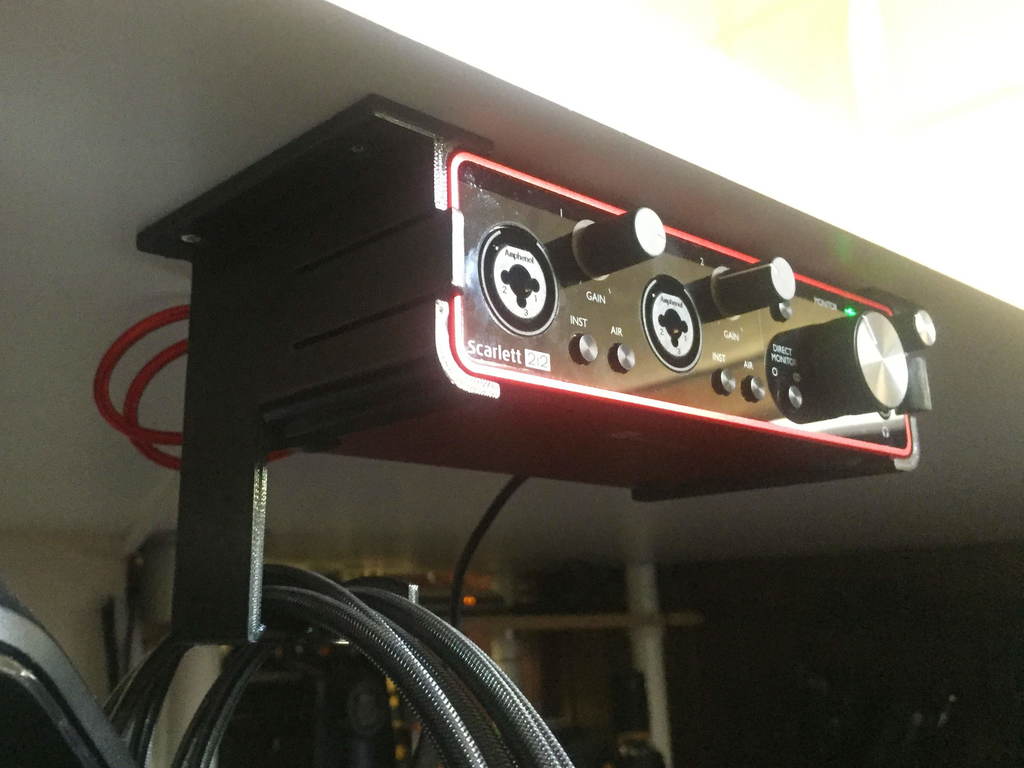 Focusrite Scarlett 2i2 3e Gen Bevestiging met Kabelbeheer
