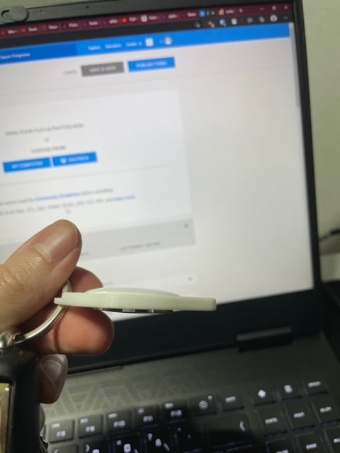 Minimalistische AirTag sleutelhanger