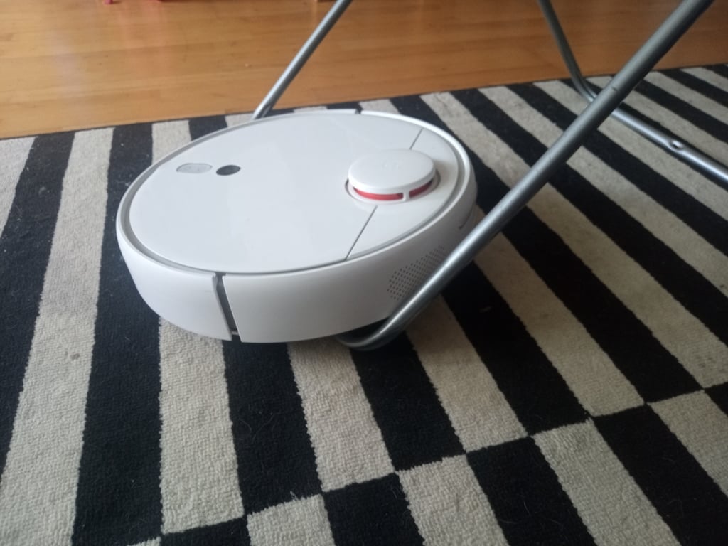 Beschermer voor droogrek tegen stofzuigerrobot