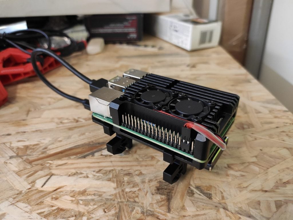 Raspberry Pi 4 Armor Case DIN Skinne Mount