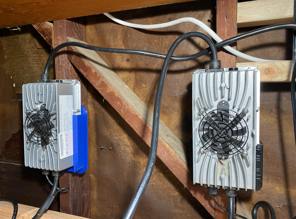 Sur-Ron Opladerbevestiging (Slank Ledning) Met Keuze afneembare Houder