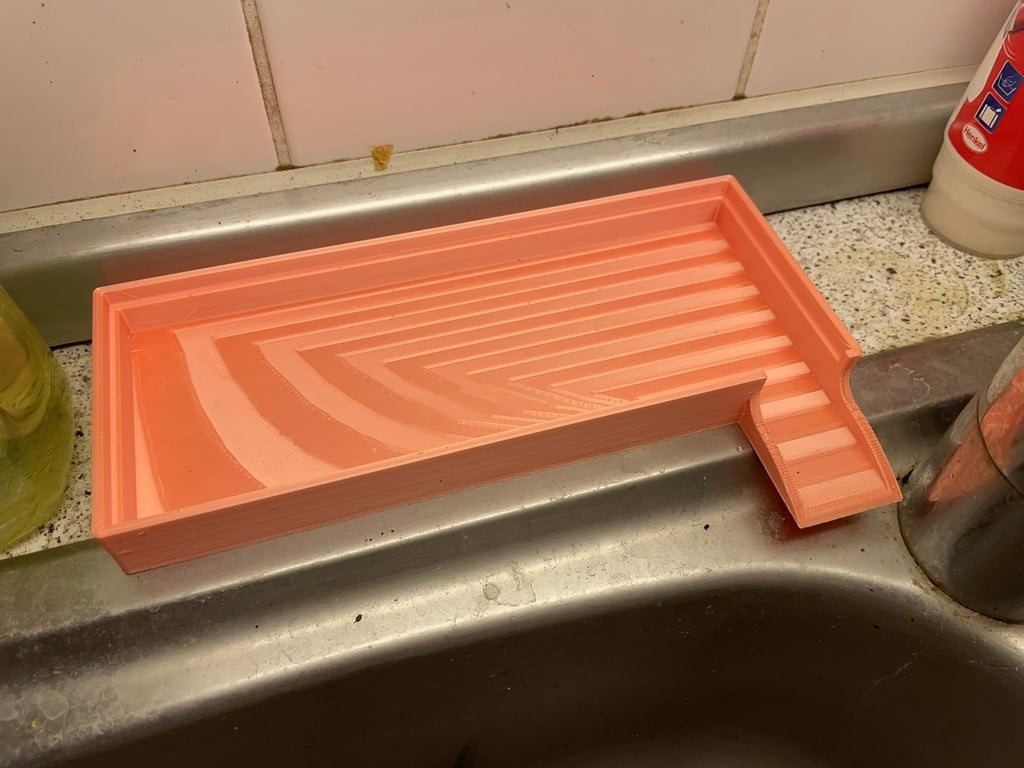 Functionele gootsteen organizer met flessenhouder