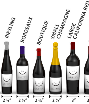 Aan de muur gemonteerde wijnrek met ruimte voor fles en glas