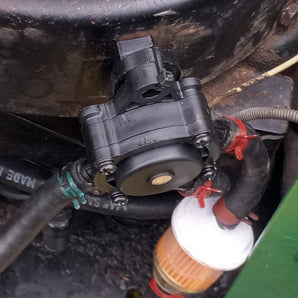John Deere 111 Beslag voor aftermarket brandstofpomp