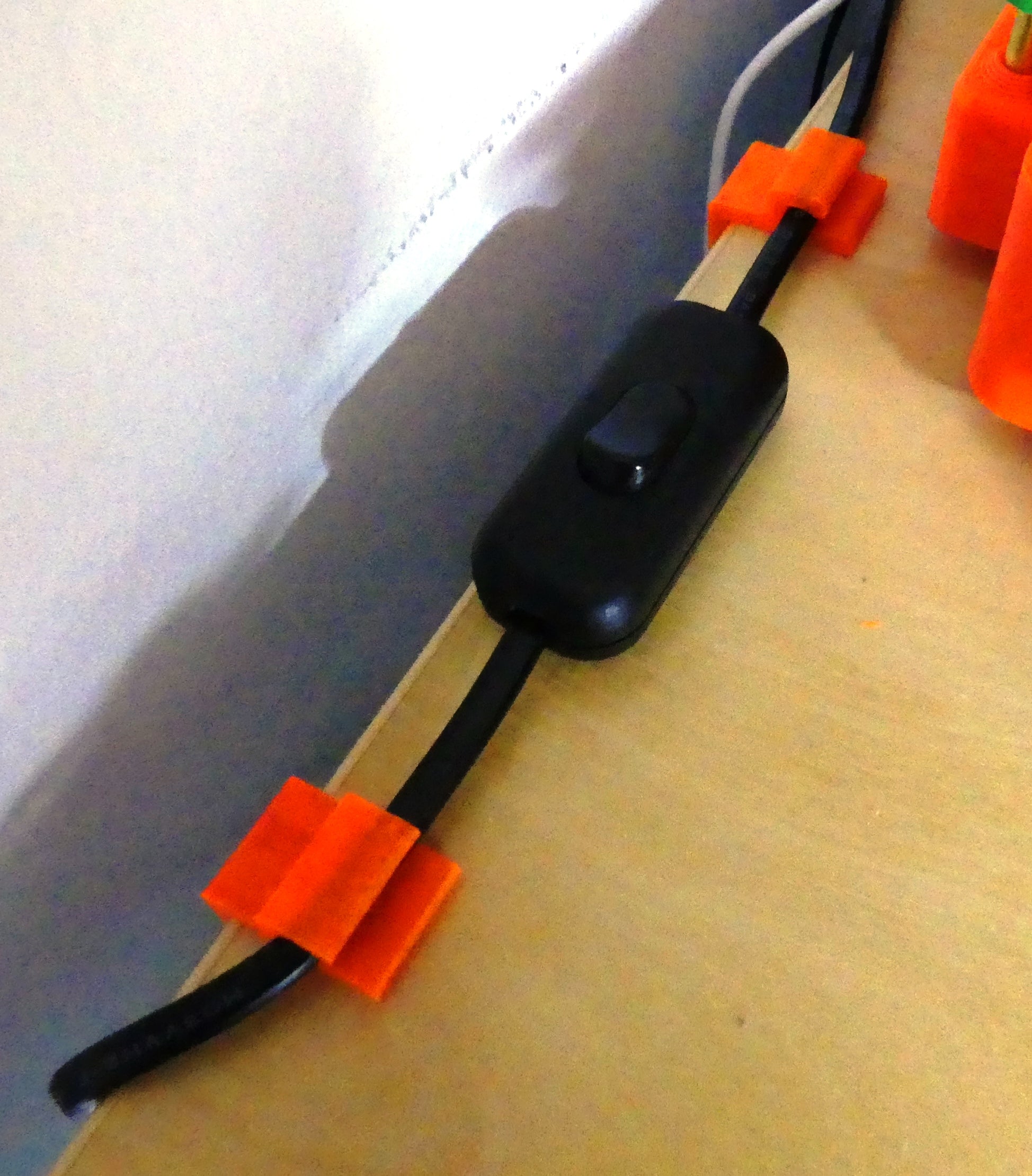 Kabelhouder voor IKEA-bureau