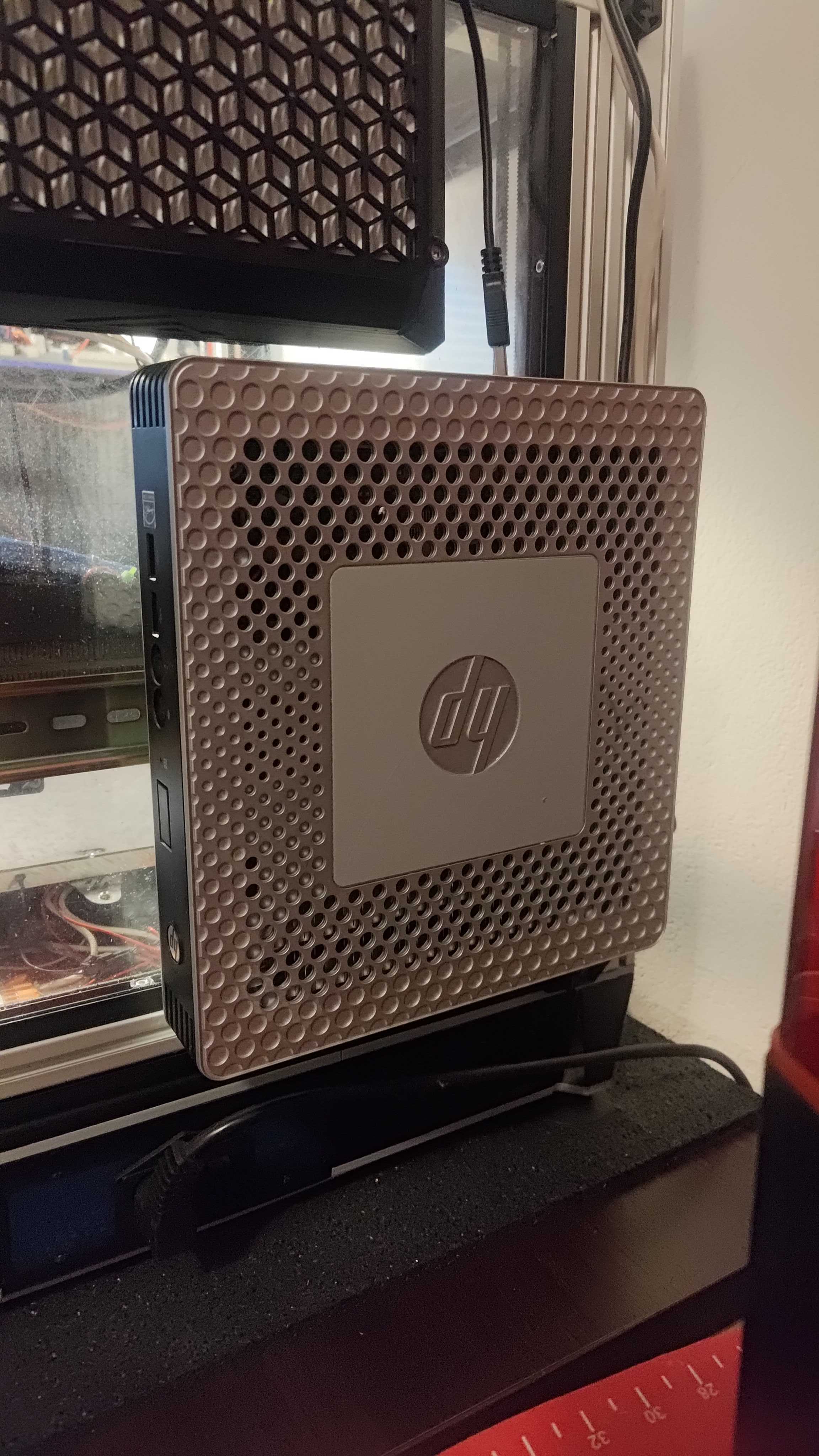 DIN-railadapter voor eindapparatuur met een gatafstand van 100 mm