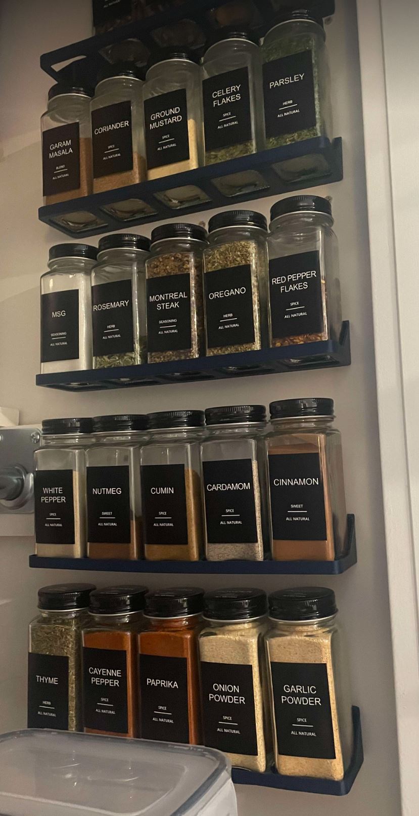 Elegante kruidenplank voor optimale keukenorganisatie