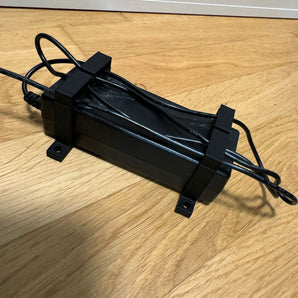 Parametrische stroomadapterhouder met kabelklem