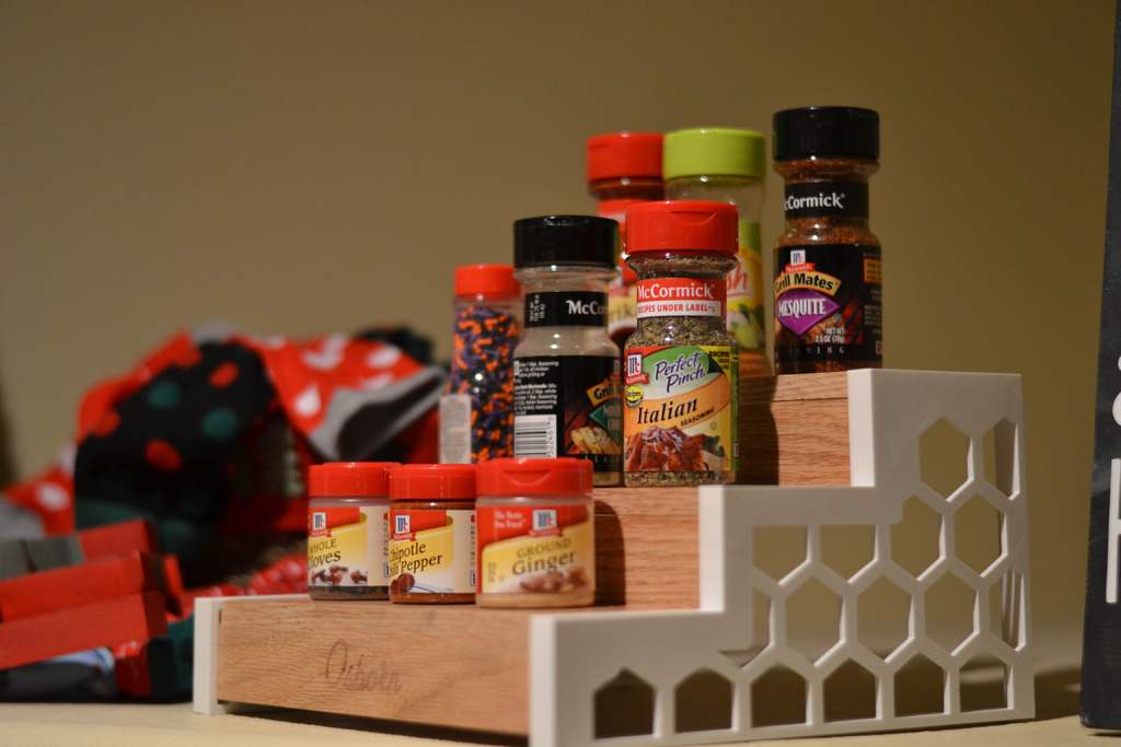 Functionele kruidenrek voor een georganiseerde keuken