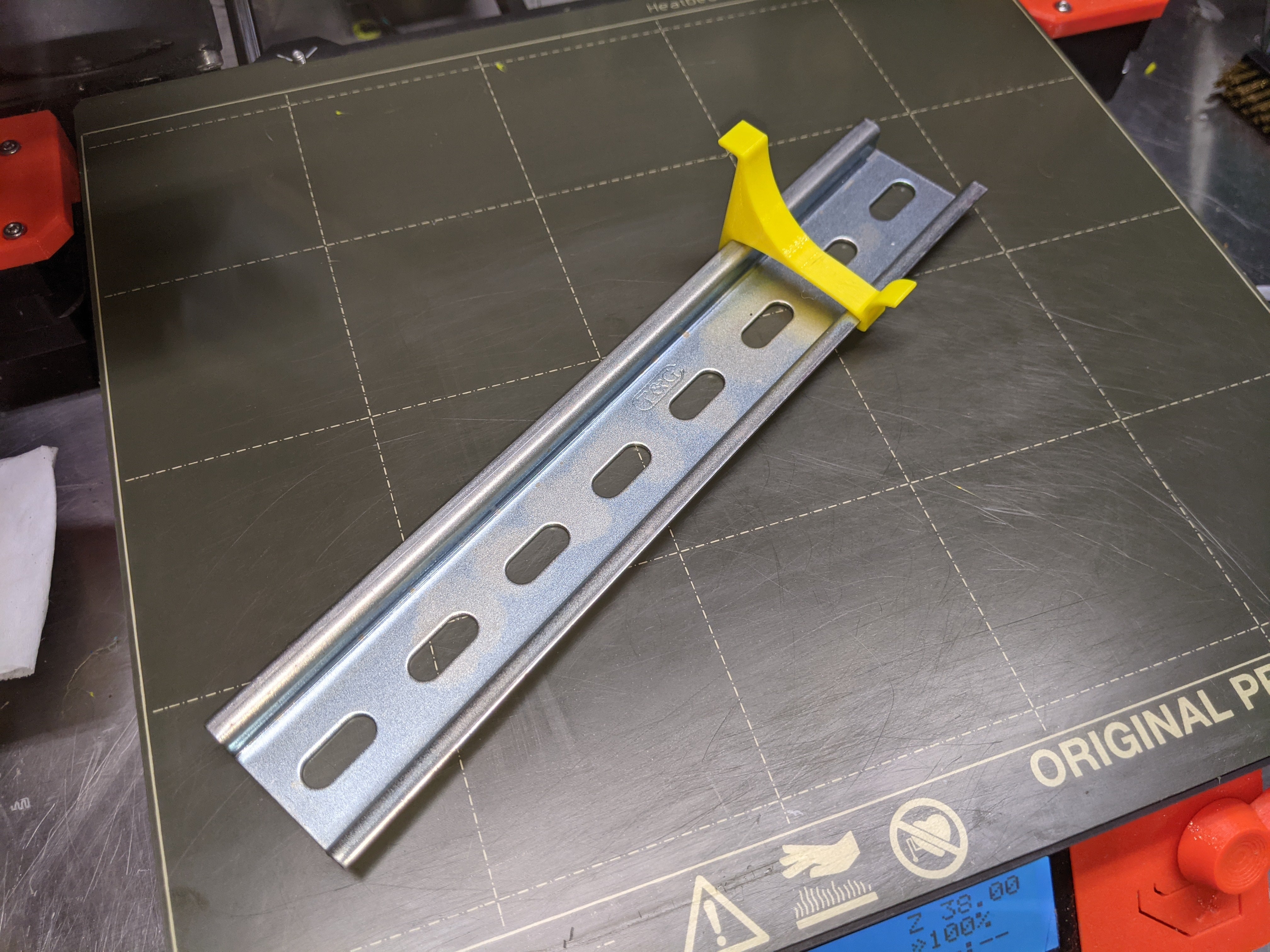 Flexibele schroevendraaier/gereedschaphouder voor DIN-rail (V2)
