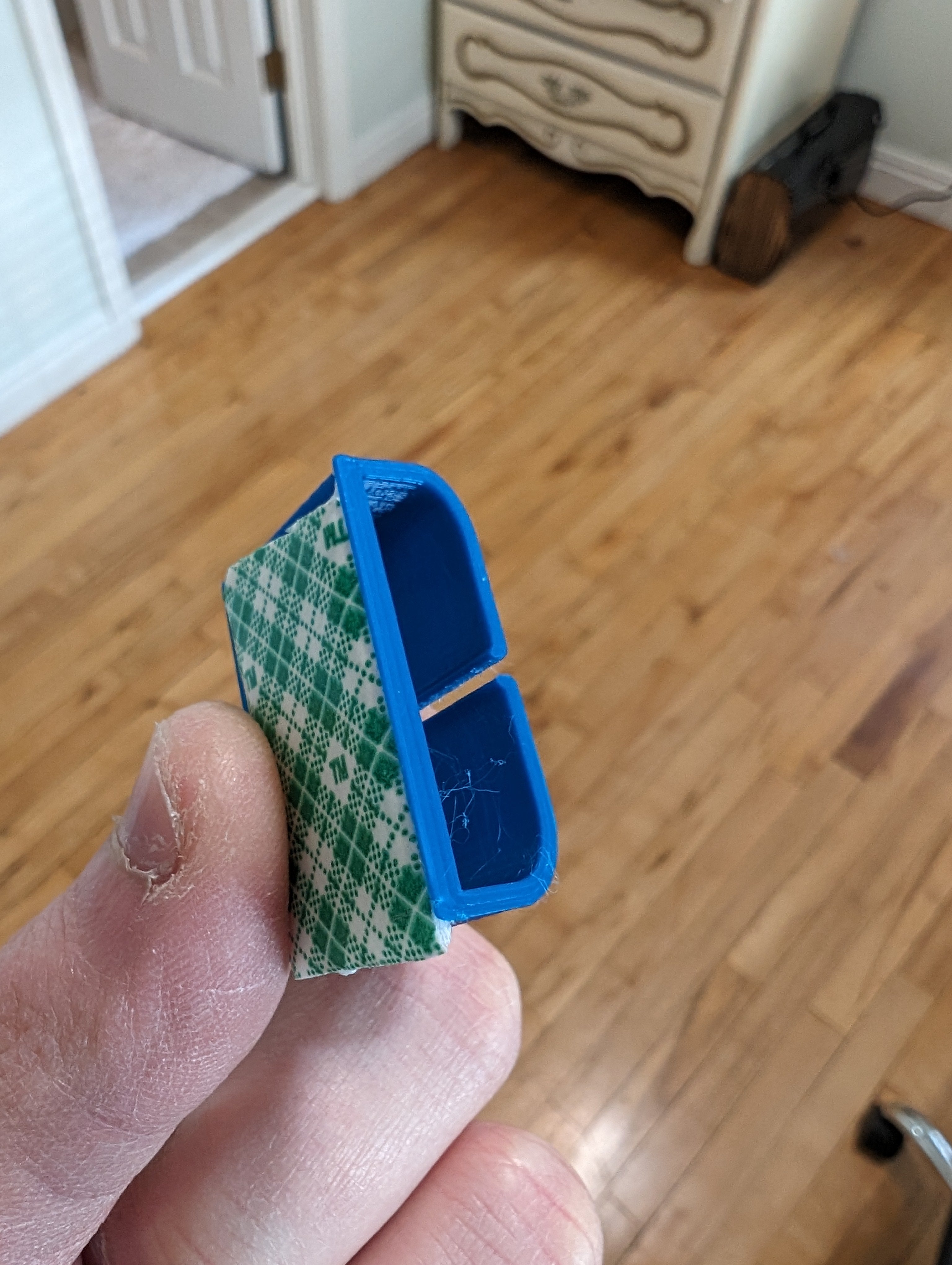 Effectieve kabelbeheerclips voor onder het bureau