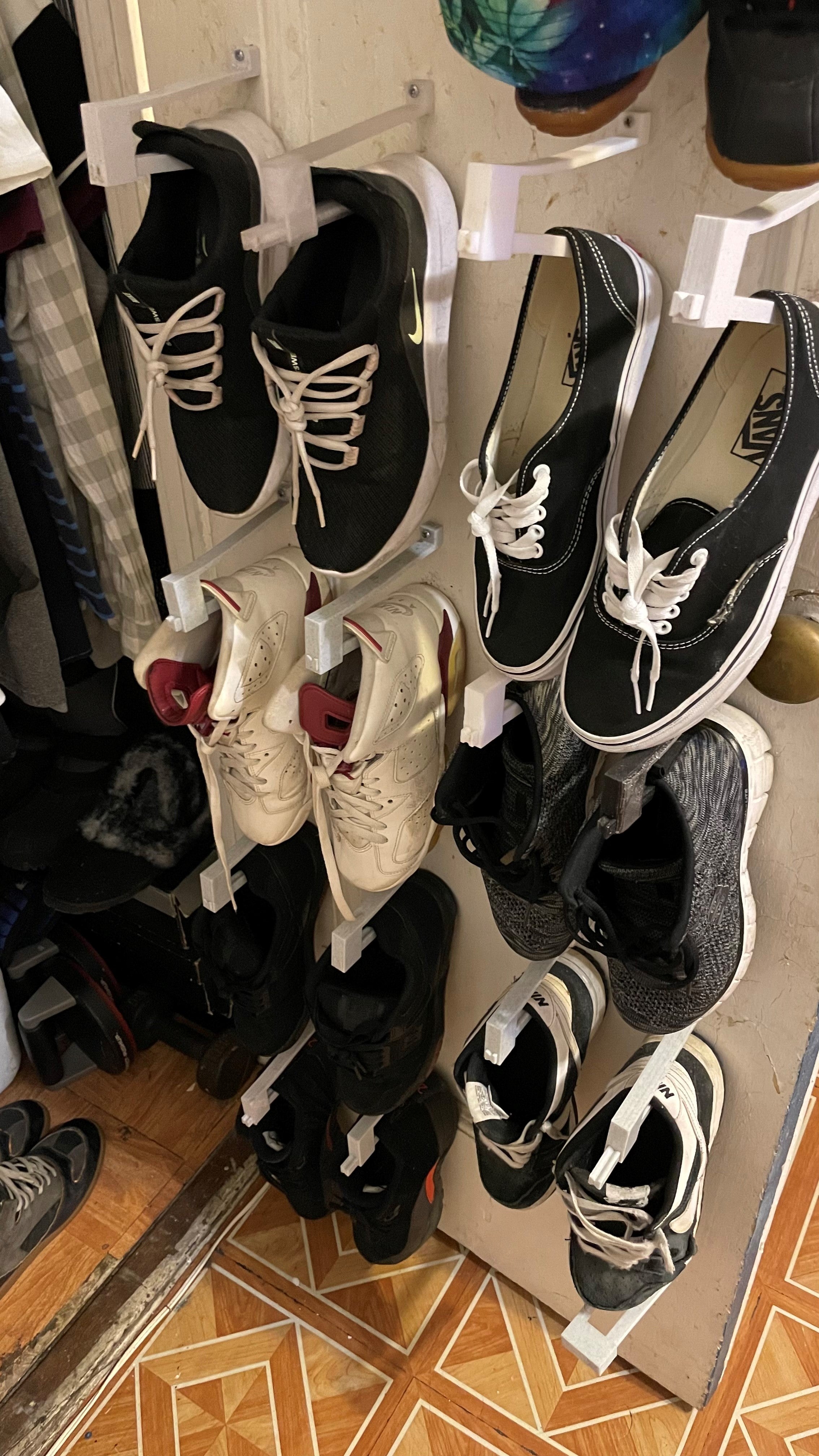 Wandplank voor schoenen en sneakers