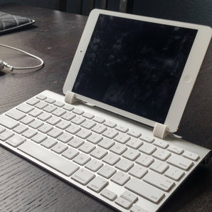 Geremixte iPad Mini en Apple houder voor draadloos toetsenbord