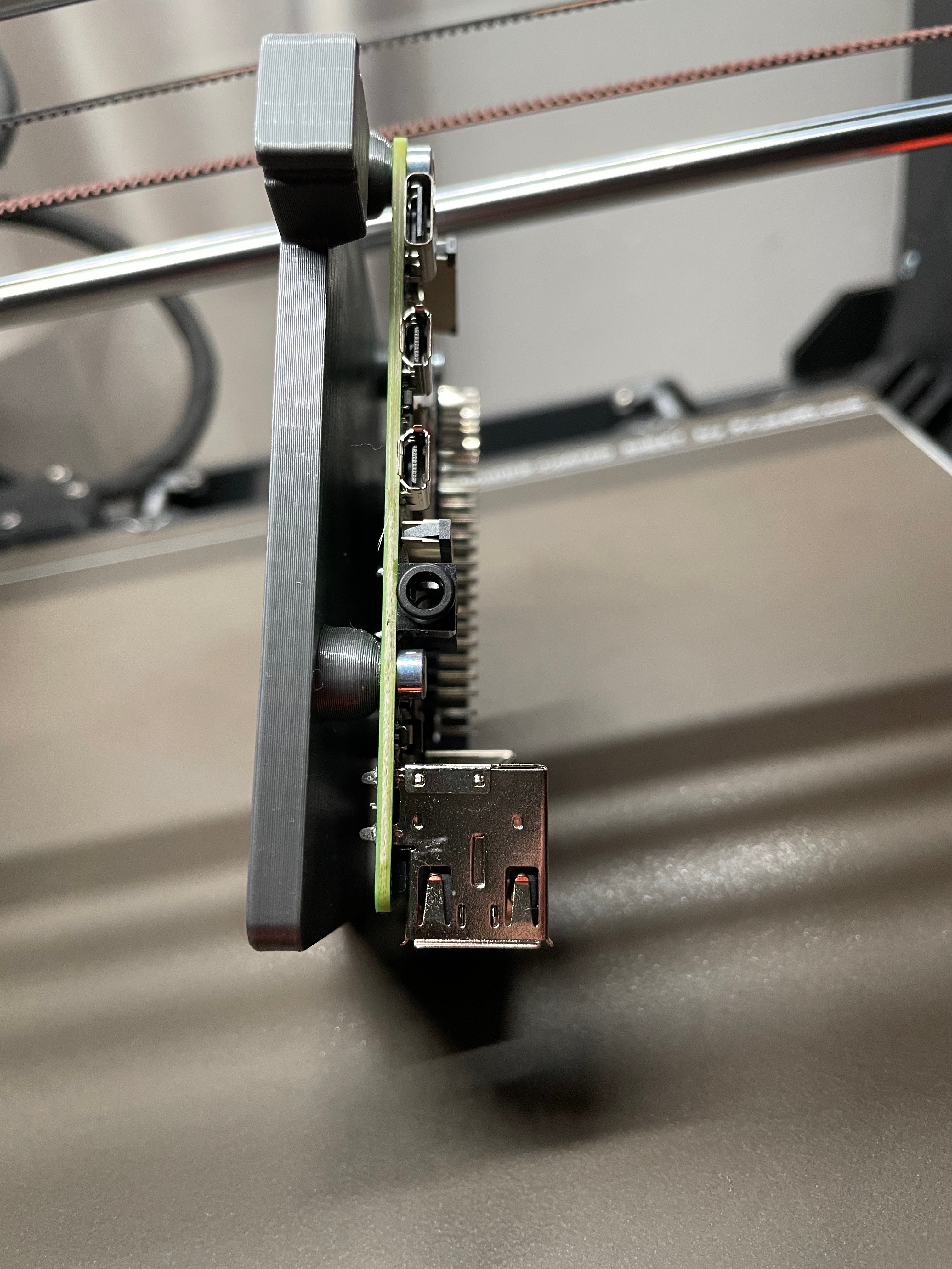 Raspberry Pi 4 / Pi 5 DIN-rail houder met M3 blindmoeren