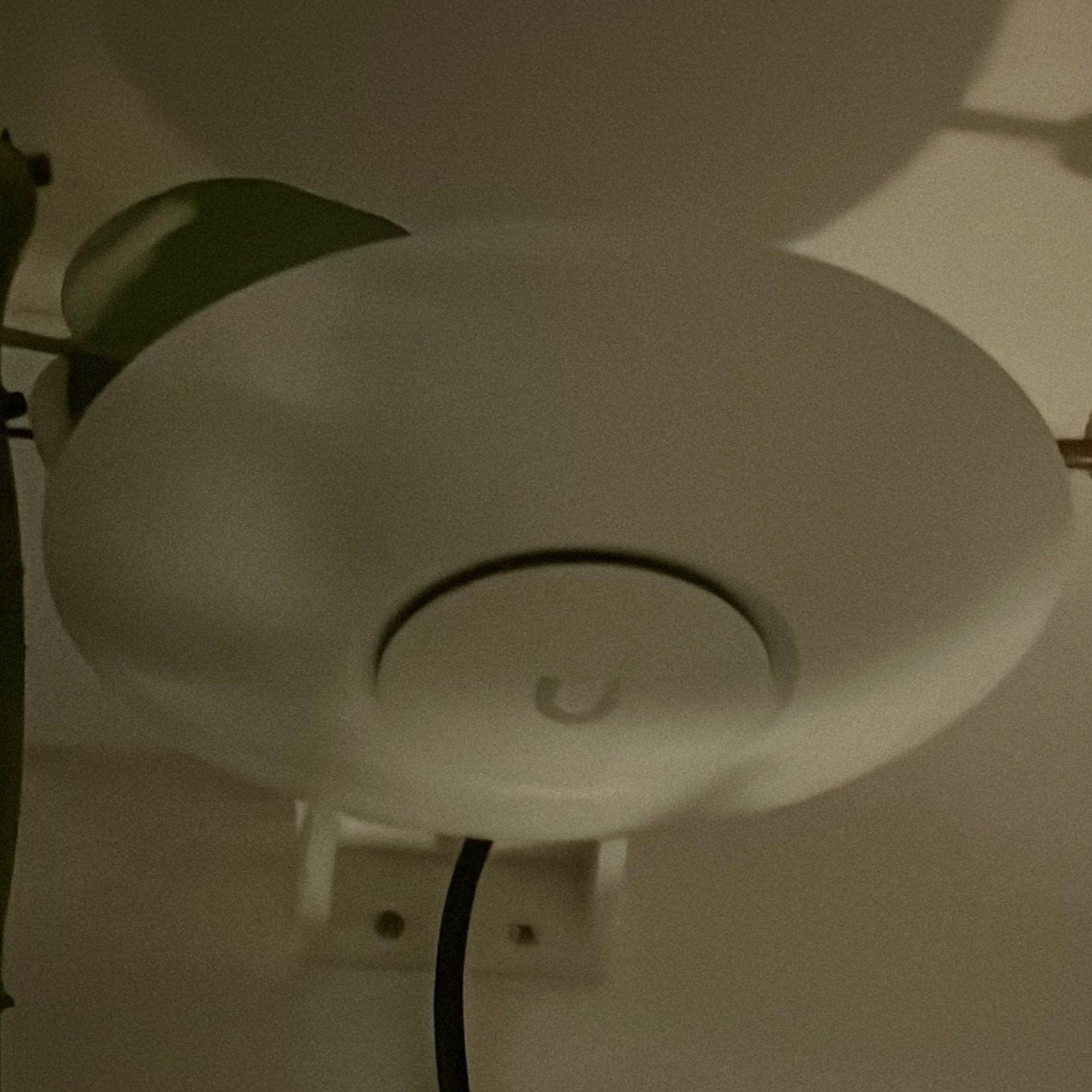 Ubiquiti Unifi U6+ wandbevestiging