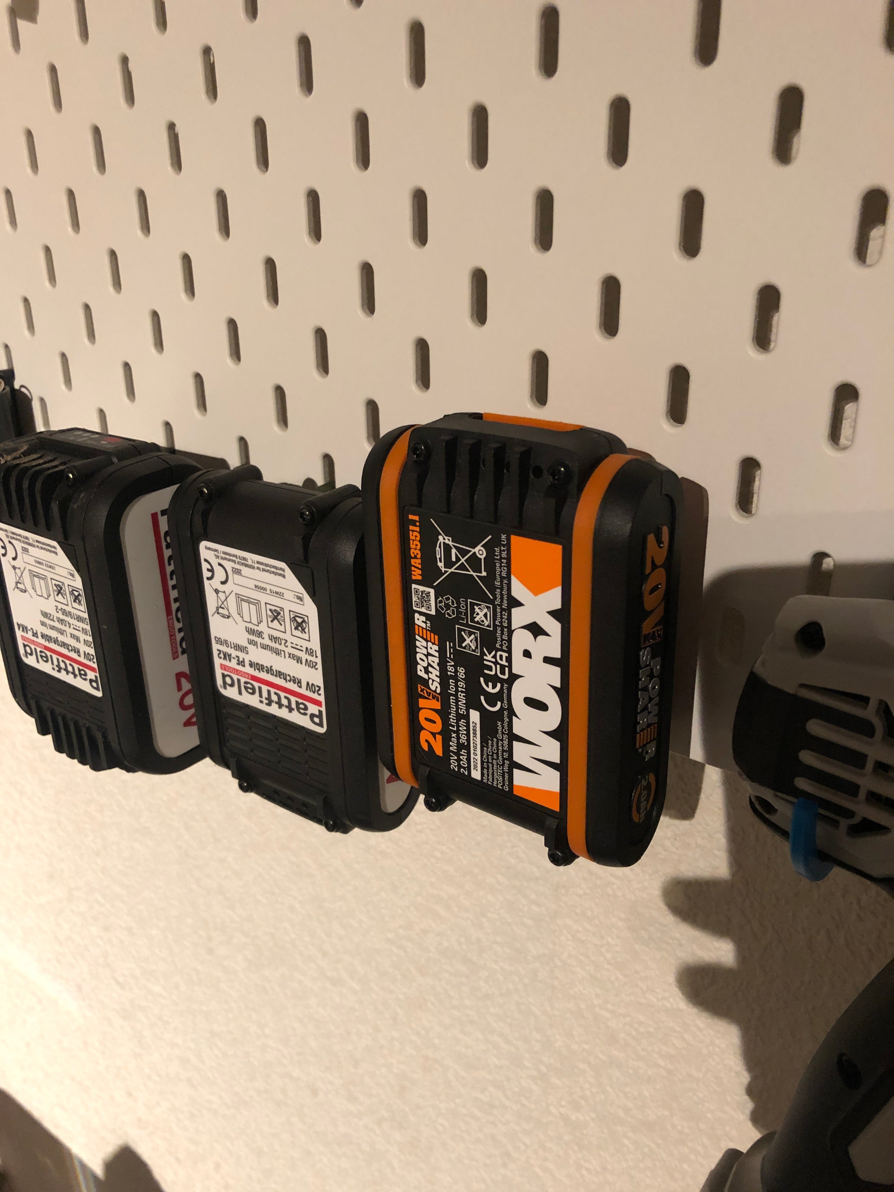 Slimme 2-in-1 houder voor Worx/Pattfield 20V batterijen - Voor IKEA Skadis systeem