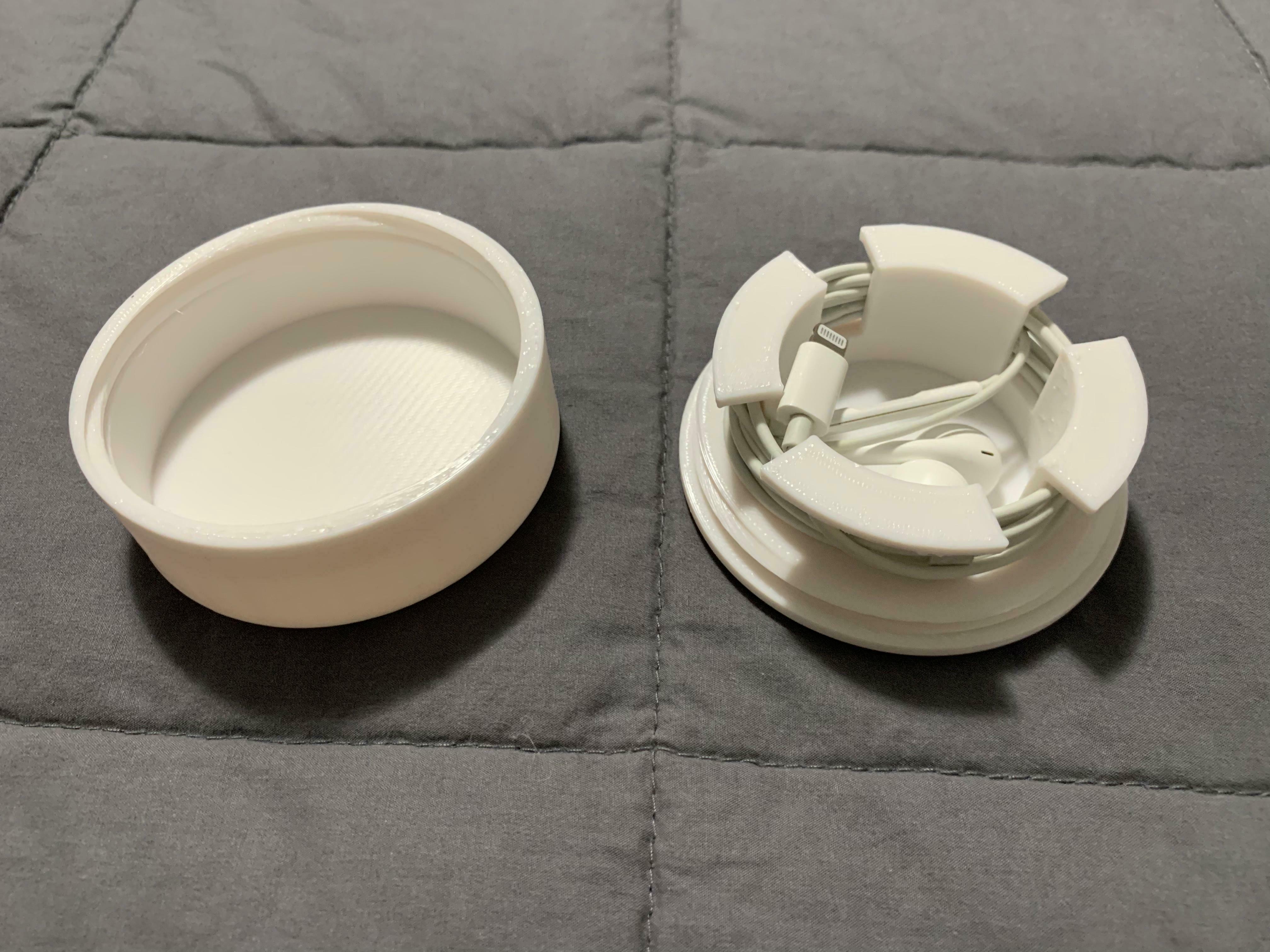 Compacte houder voor bedrade oordopjes