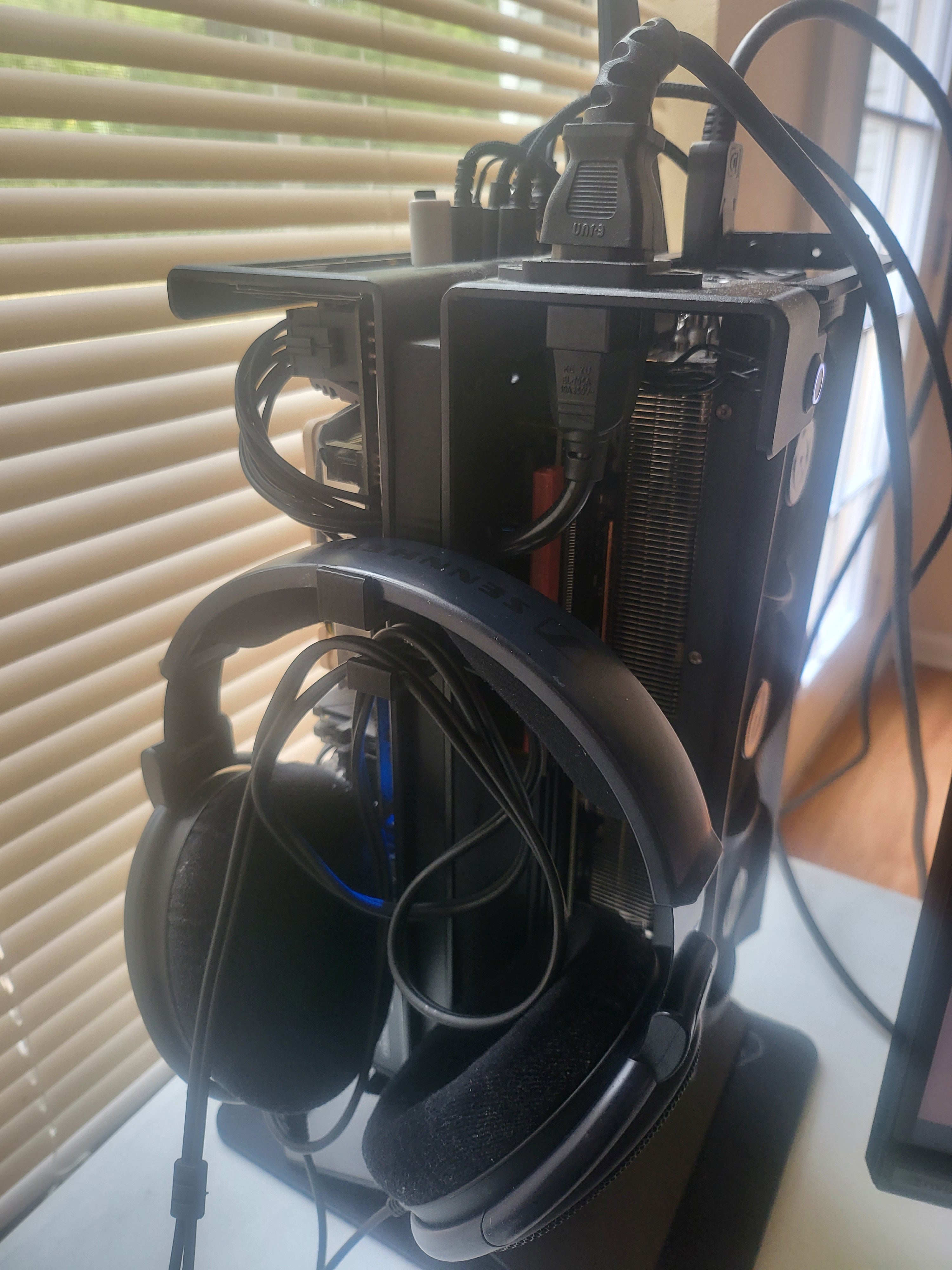 XTIA Xproto-L Hoofdtelefoon- & Kabelhouder