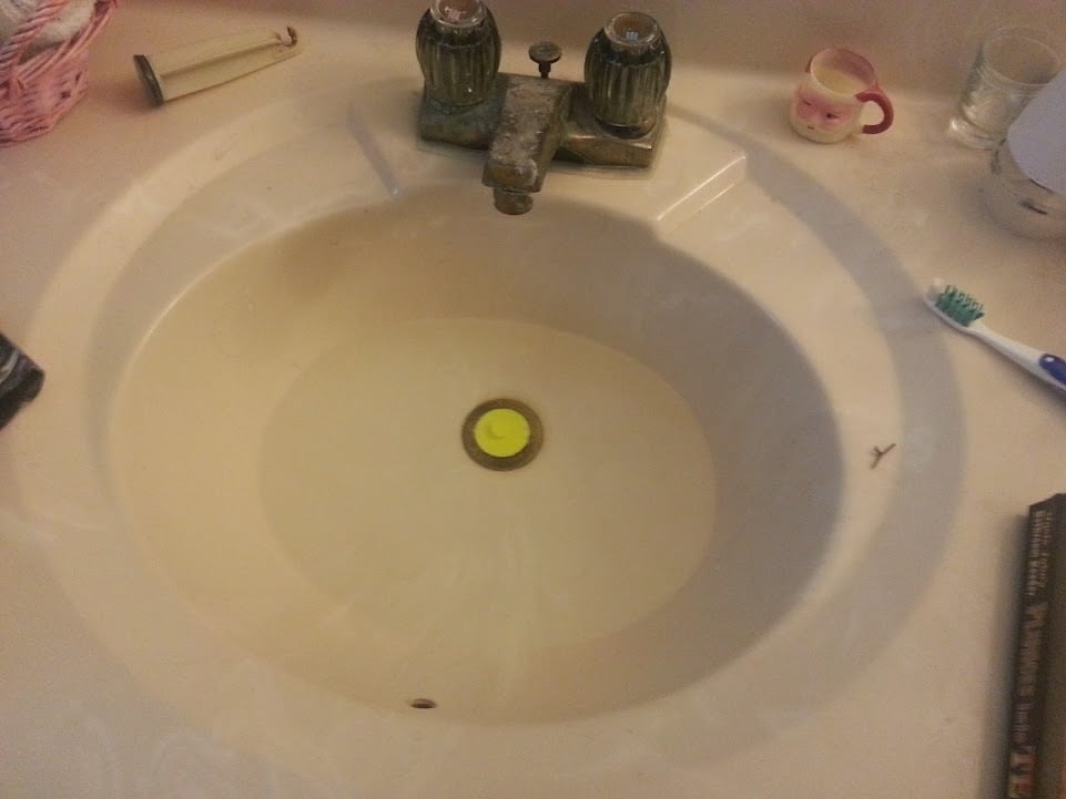 Parametrische aftapplug voor wastafel in de badkamer