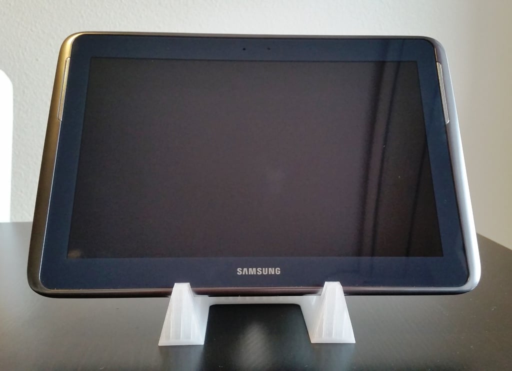 Eenvoudige en universele tablethouder met kabelbeheer en twee hoekopties