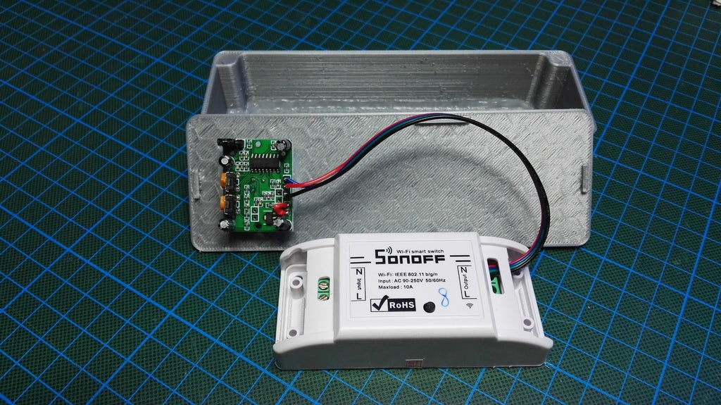 Wandkast voor Sonoff Basic met PIR-sensor