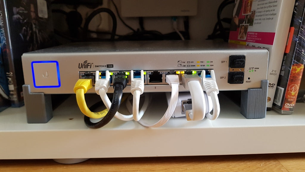 Ubiquiti UniFi Switch 8 150w houder met ruimte voor Cloud Key