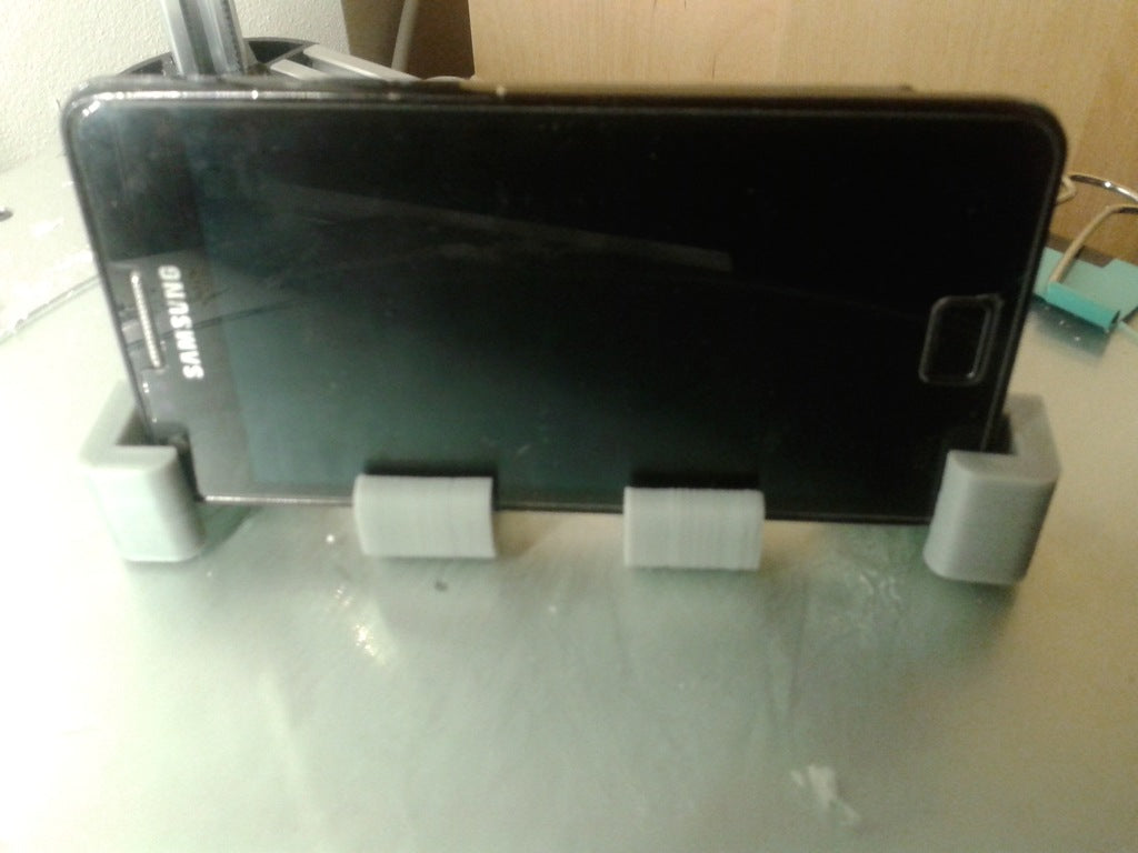 Muurbevestiging voor tablet/telefoon met clips - minder dan 1,1 cm dik