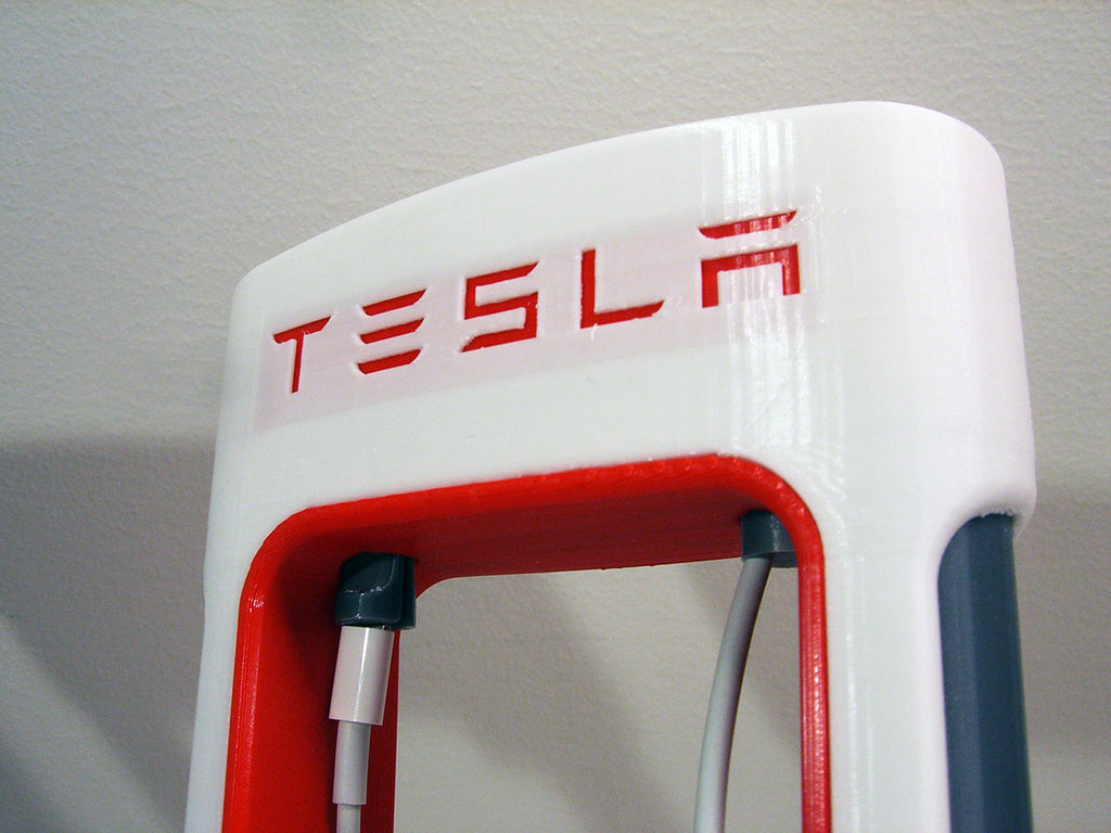 Mini Tesla SuperCharger voor iPhones en camera&#39;s