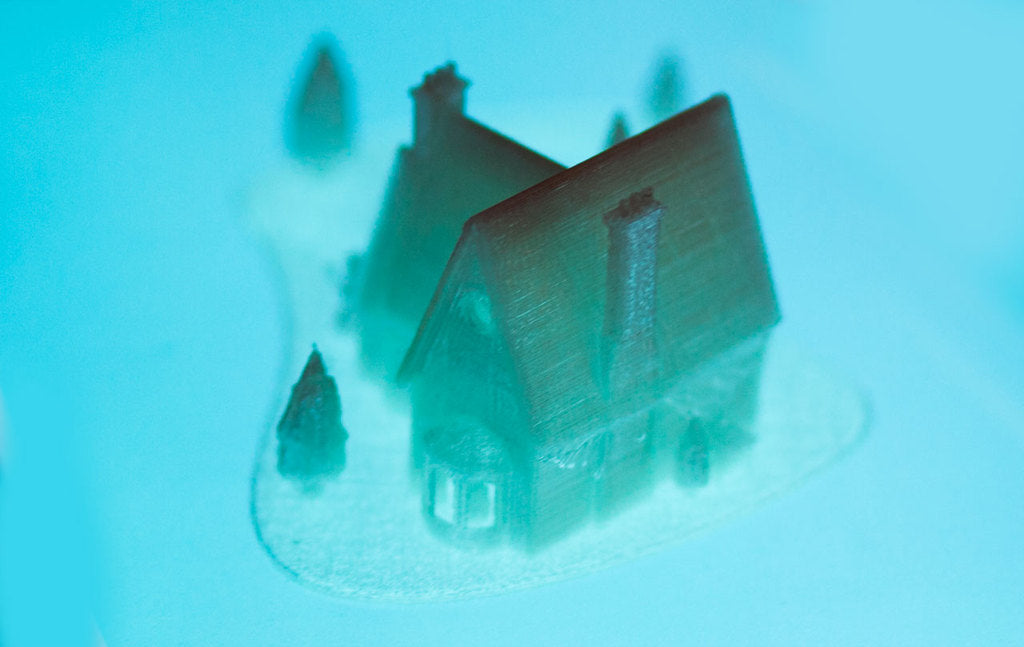 3D-geprint kersthuis met bevroren meer
