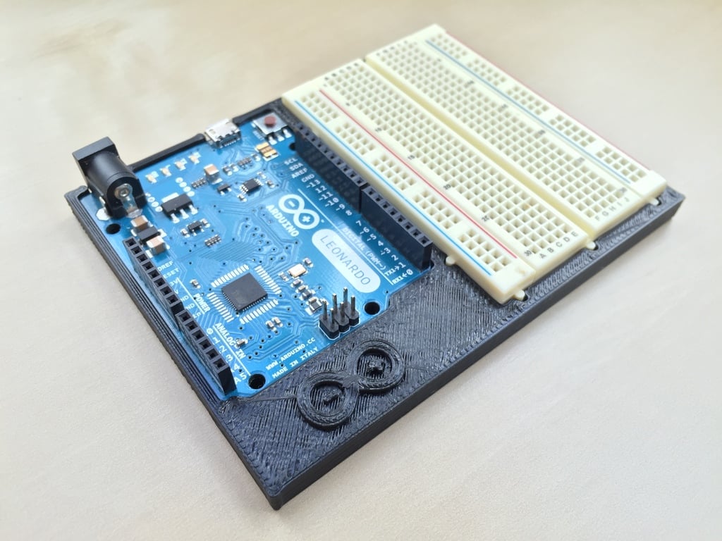 Houder voor Arduino Leonardo en halfgroot breadboard