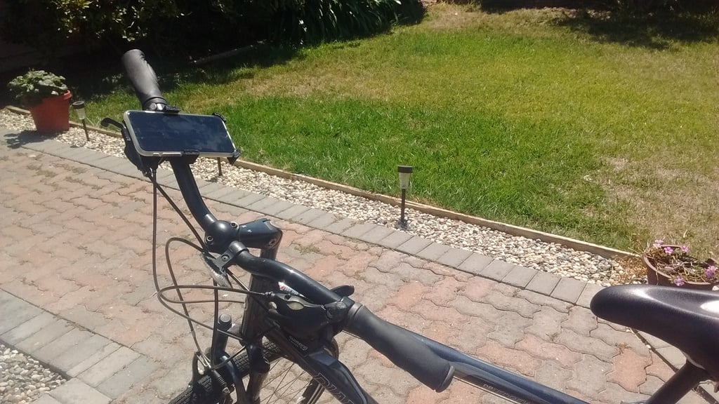 Op maat gemaakte gsm-houder voor op de fiets