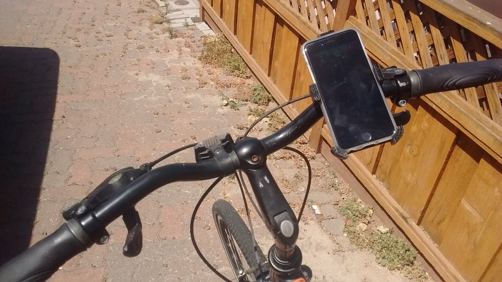 Op maat gemaakte gsm-houder voor op de fiets