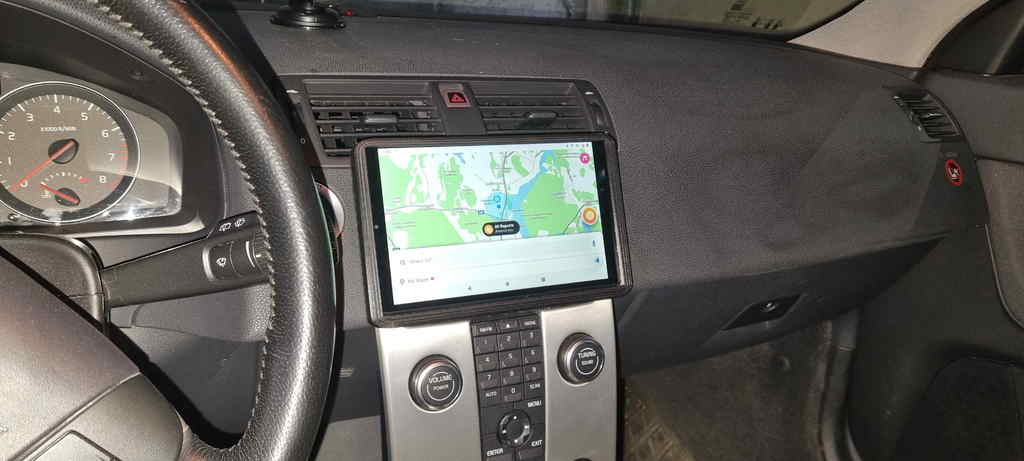 Volvo V50 Stereo Trim Vervanging met 8&quot; Tablet Houder
