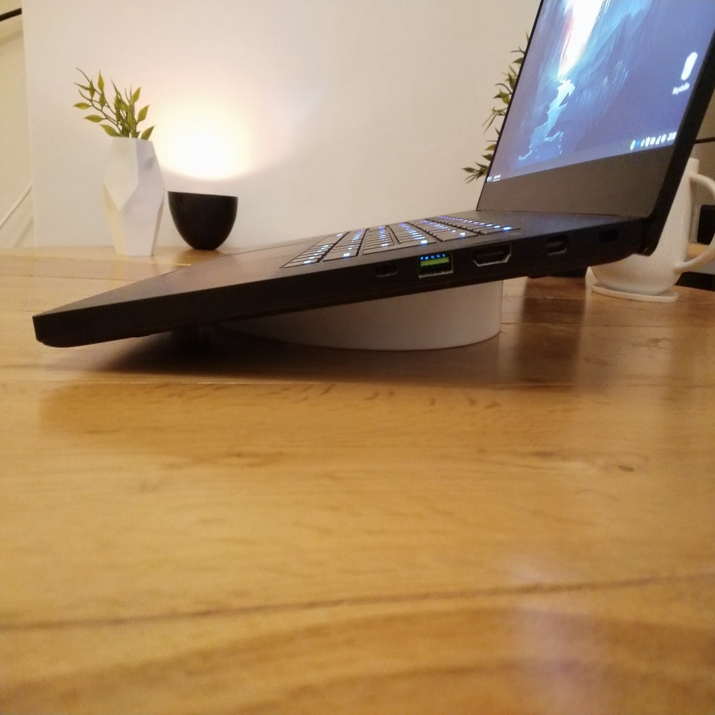 Razer Blade 15 laptopstandaard voor op het bureau