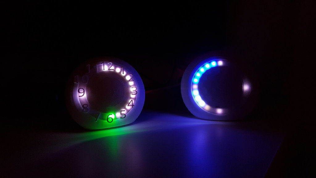Neopixel-standaard voor Arduino-gestuurde klok en thermometer