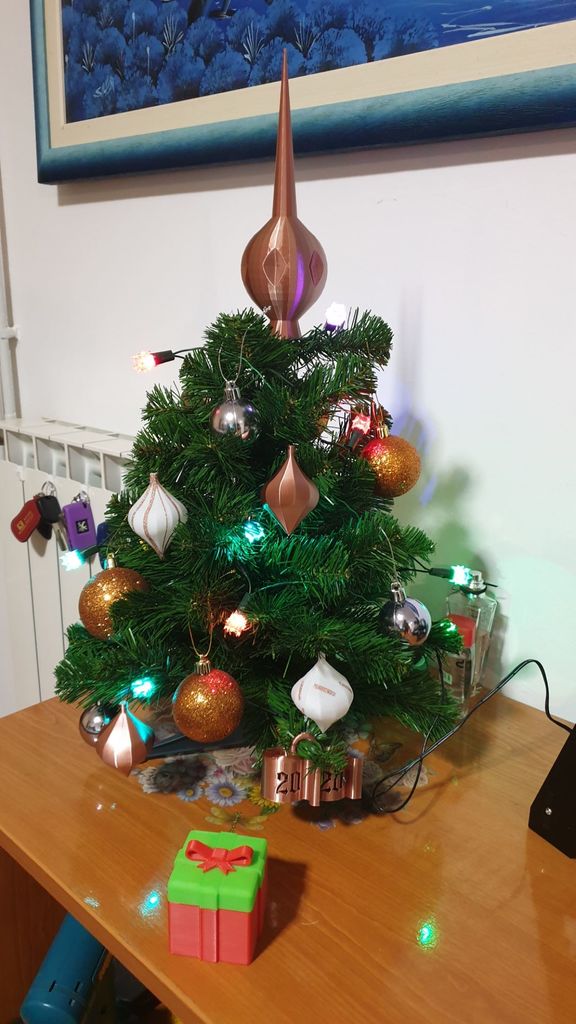 Top voor kerstboom met kerstballen