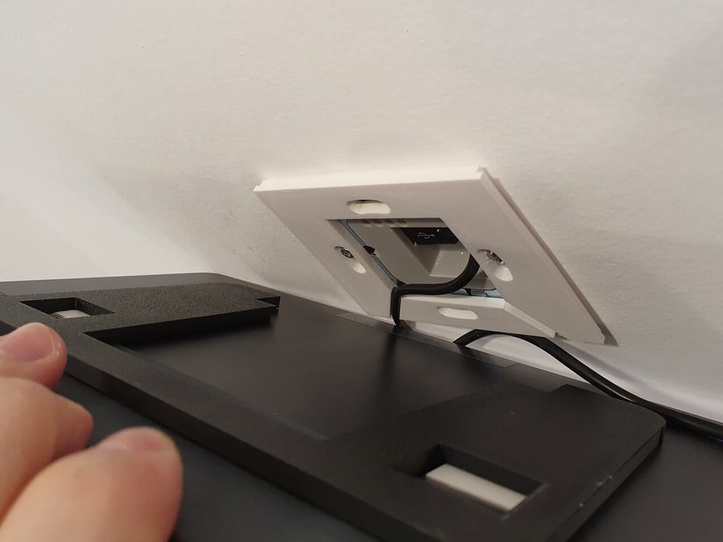 Zwevende tablet-wandhouder met opladersteun