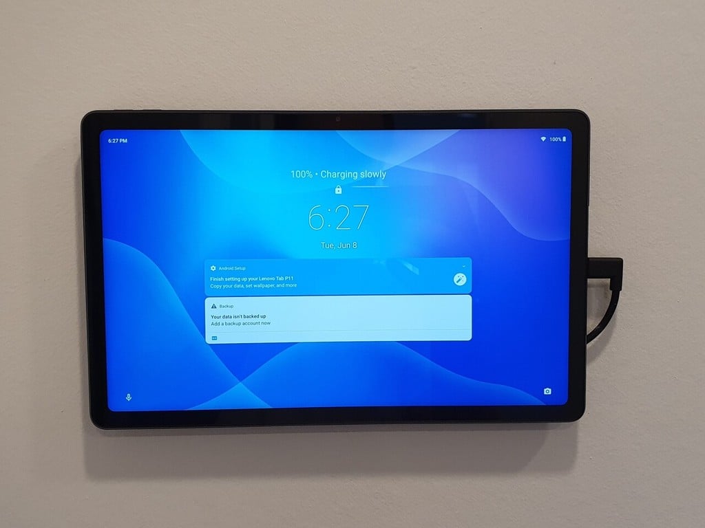 Zwevende tablet-wandhouder met opladersteun