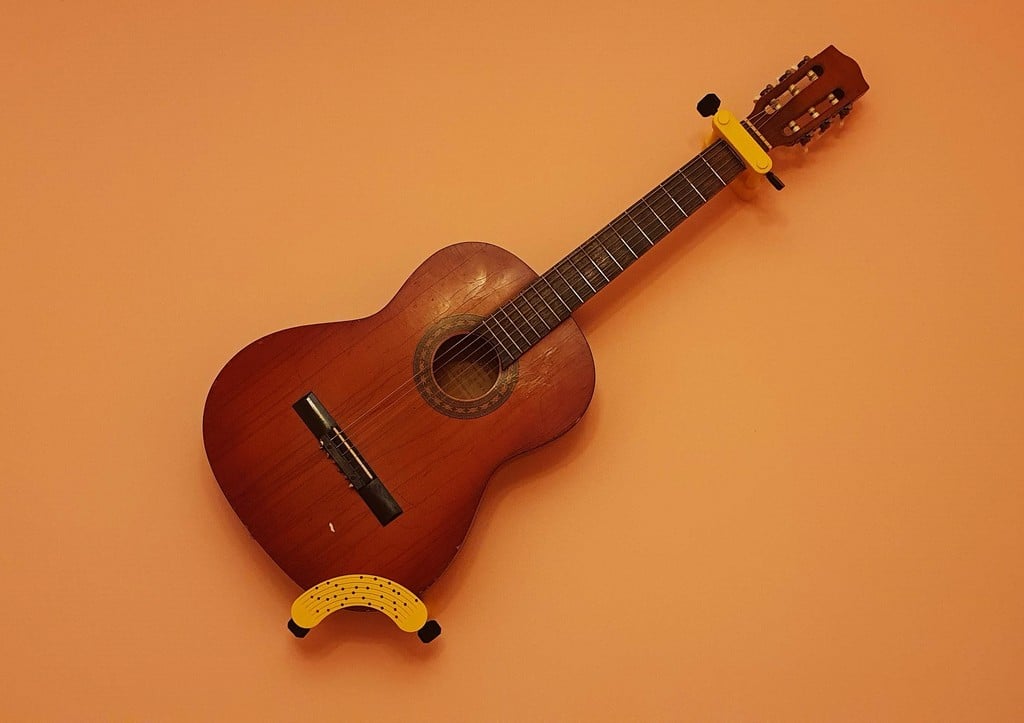Aan de muur gemonteerd gitaarrek, verstelbaar in alle maten