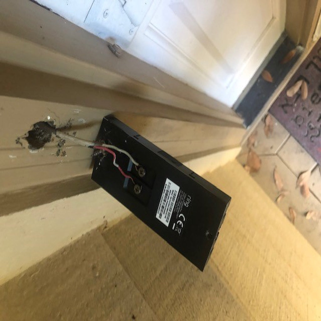 Ring Doorbell Pro Montagebeugel voor Deuromlijsting
