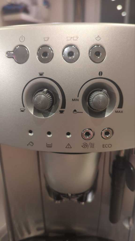 Delonghi Magnifica ESAM4200 Instelknoppen voor water- en koffievolume