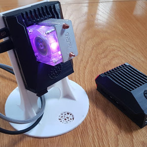 Overklokte Raspberry Pi 4 behuizing met SSD houder en standaard